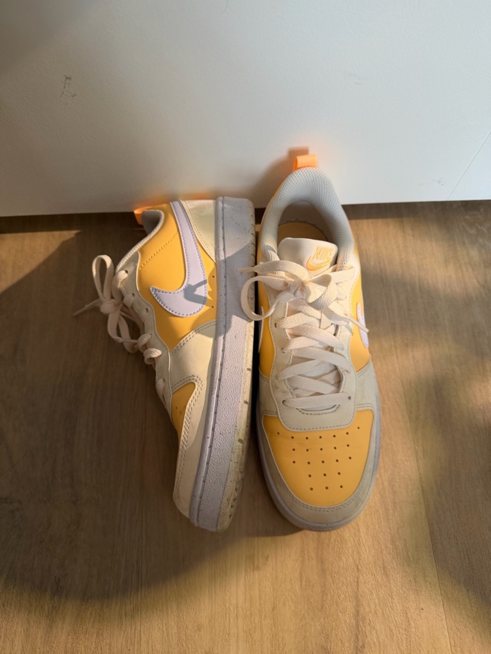Nike Kids bright orange Low-Top Sneakers with White Swoosh